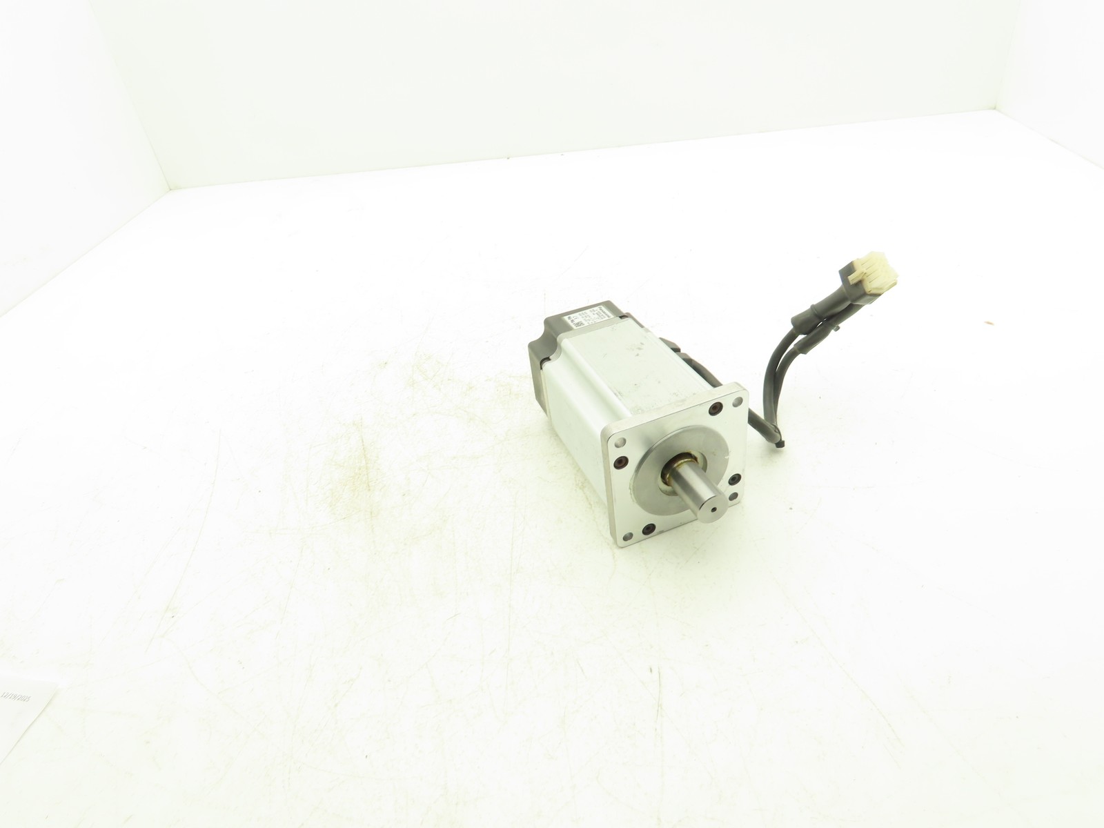 Panasonic MUMS082A1A0S Servo Motor 126V 4.3A 0.75kW 3Ph 3000RPM 200Hz 19mm Shaft