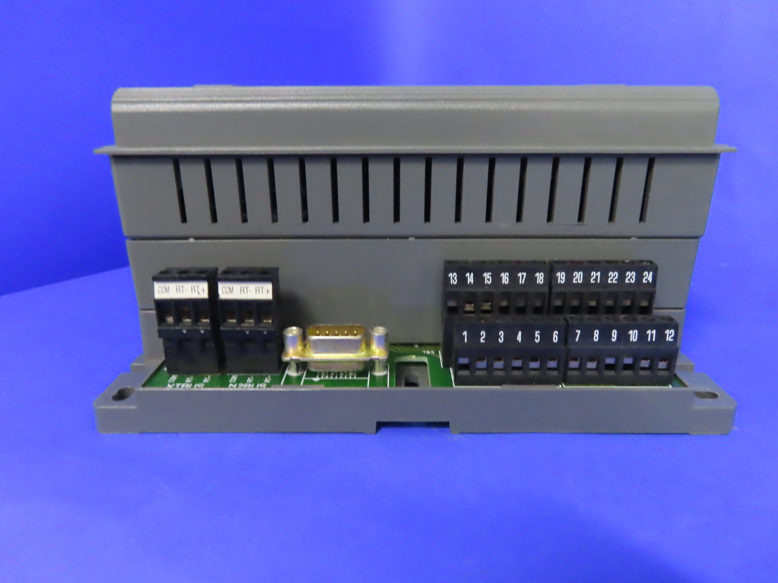 JOHNSON/METASYS PROGRAMMABLE CONTROLLER DX-9100-8454 MISSING COVER 24V 14 OUTPUT