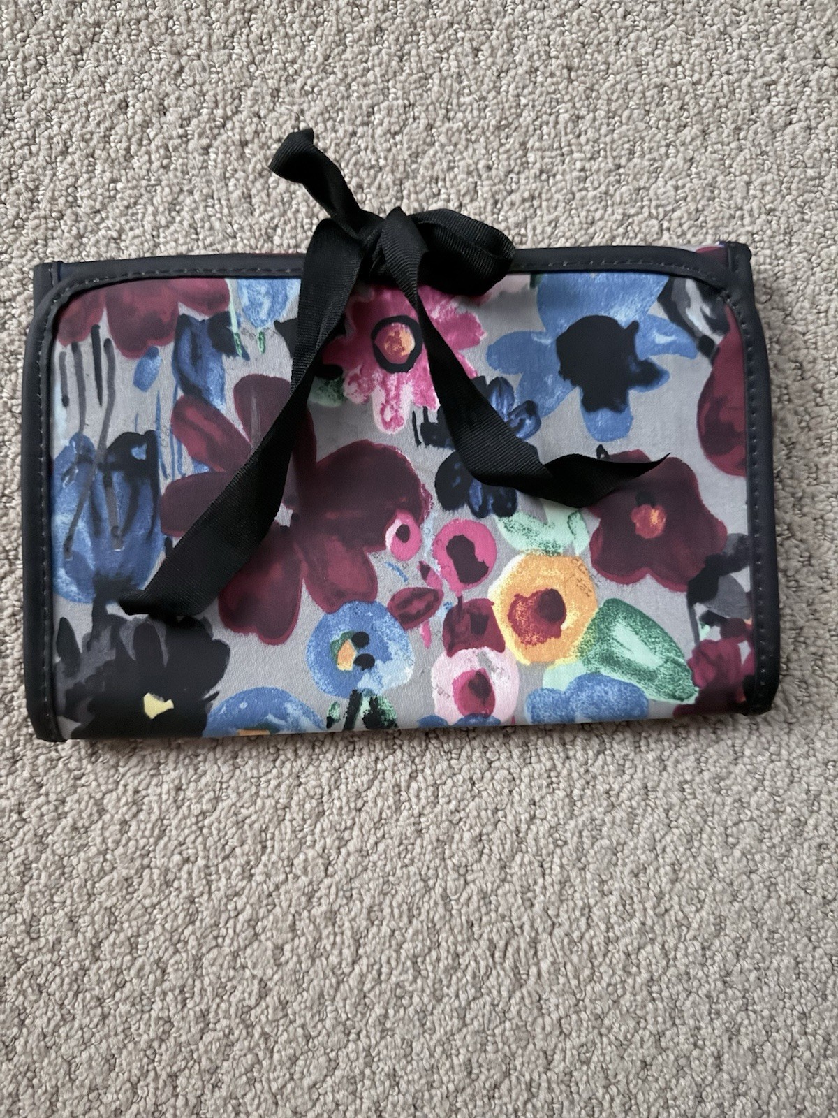 ThirtyOne BOLD BLOOM Fold and Go Trifold Organizer With Pockets