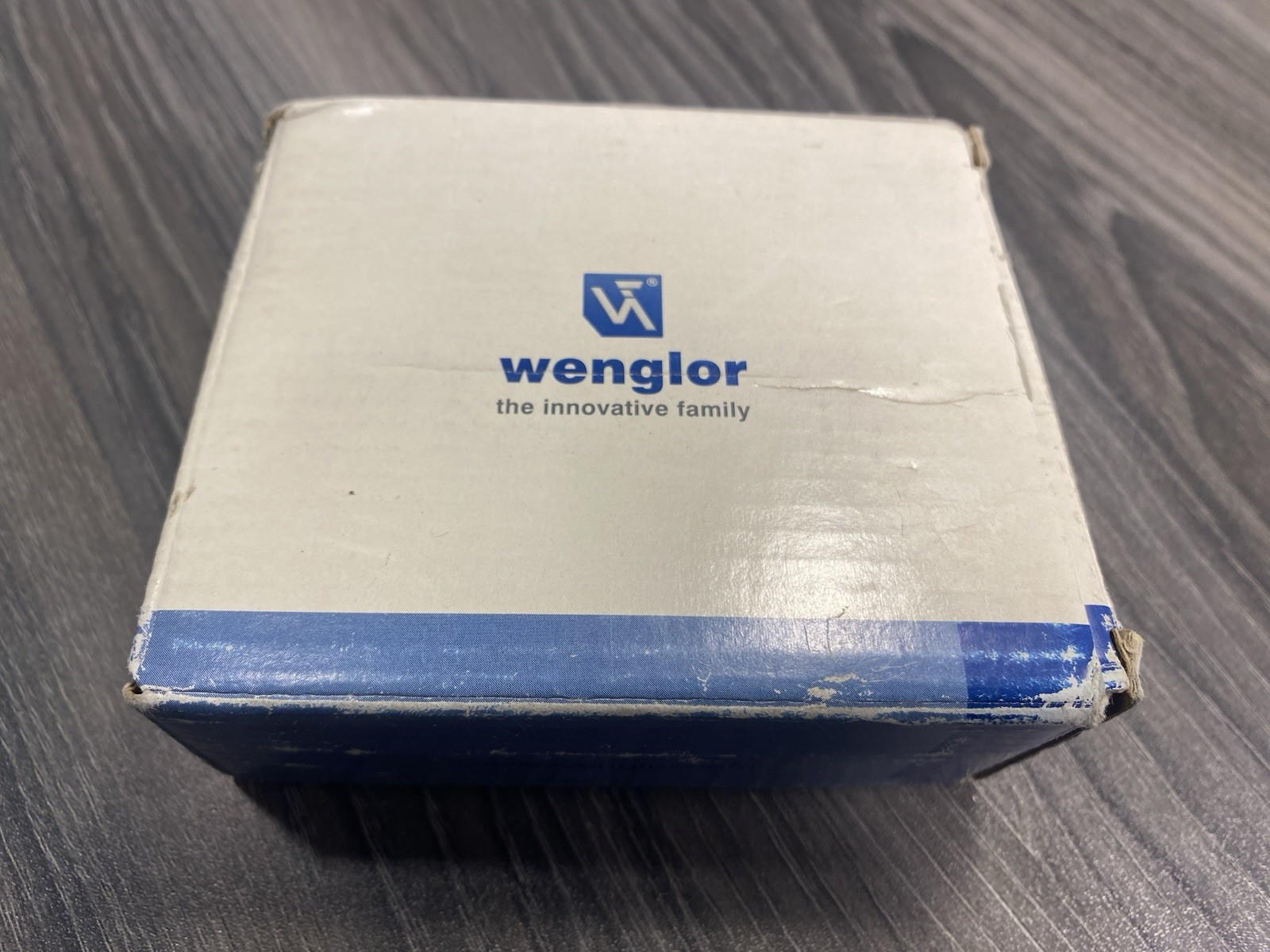 Wenglor OPT123 Reflex Sensor for Roller Conveyor Systems 500MM Range 18-30VDC