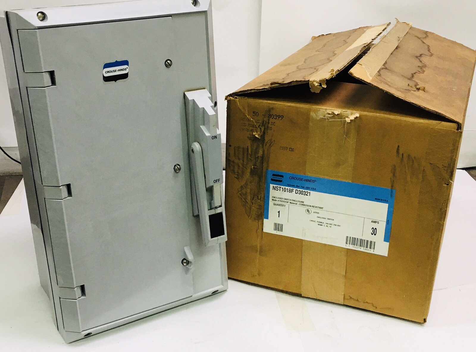 CROUSE HINDS NST1018F-D30321 30 AMP 240VAC FUSIBLE DISCONNECT SWITCH NEW IN BOX!