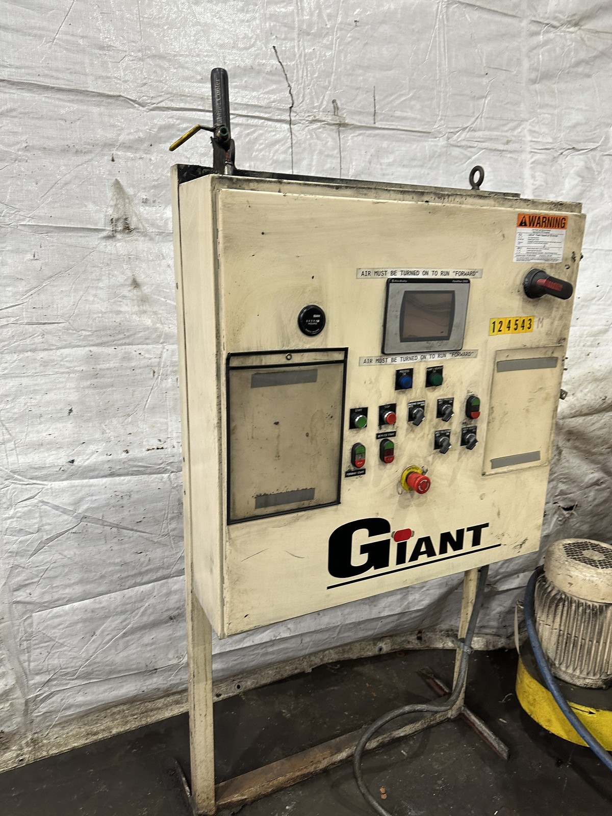 24 CUBIC FT GIANT GB-24DHW VIBRATORY COB DRYER: STOCK #77690