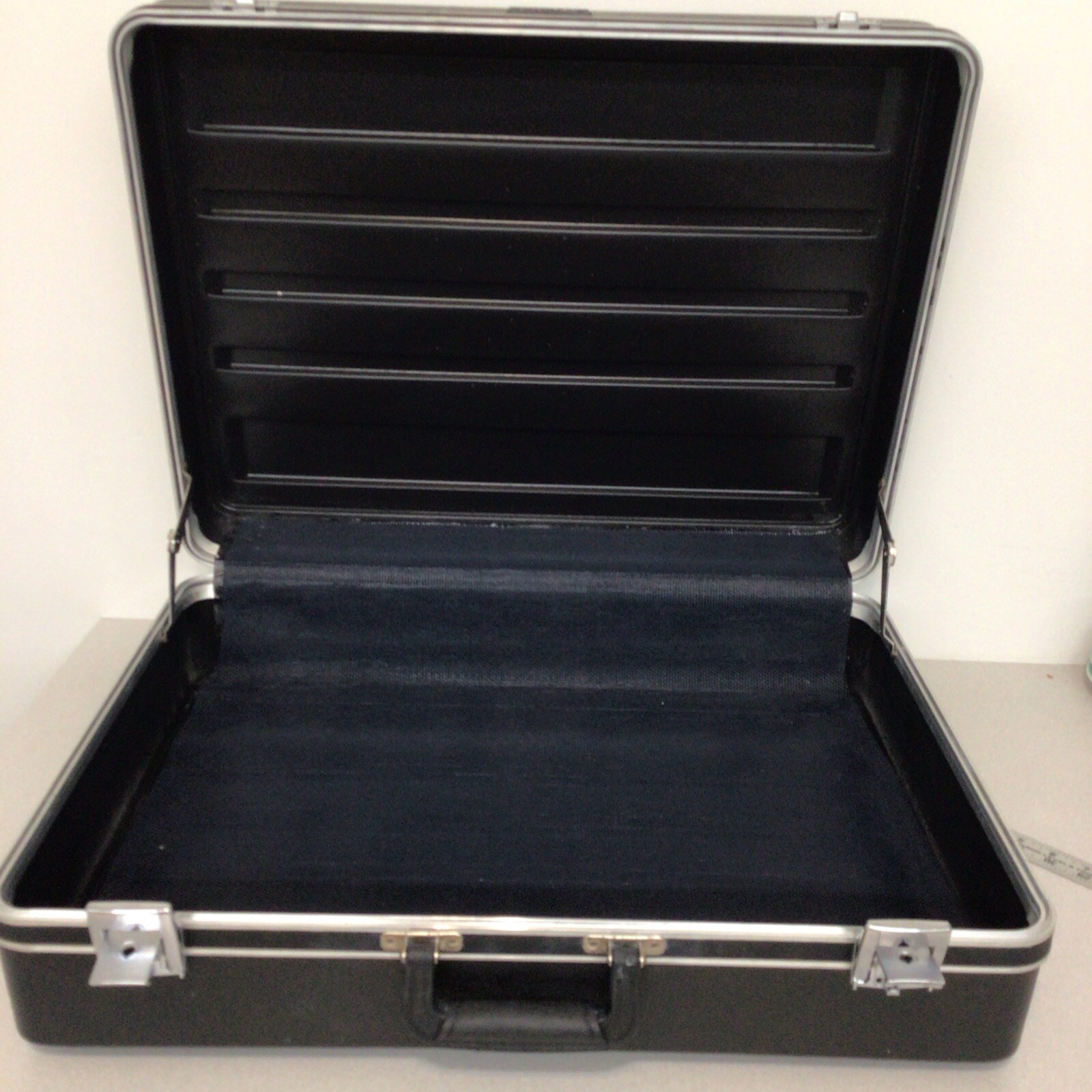 PLATT USA HARDSHELL CASE Large – Interior 24 X 18X 8 Vintage