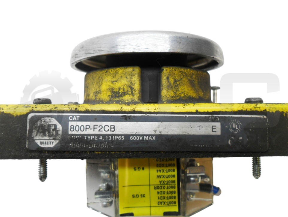 ALLEN BRADLEY 800P-F2CB /E PUSHBUTTON SWITCH OPERATOR W/ (2) 800T-XA /D