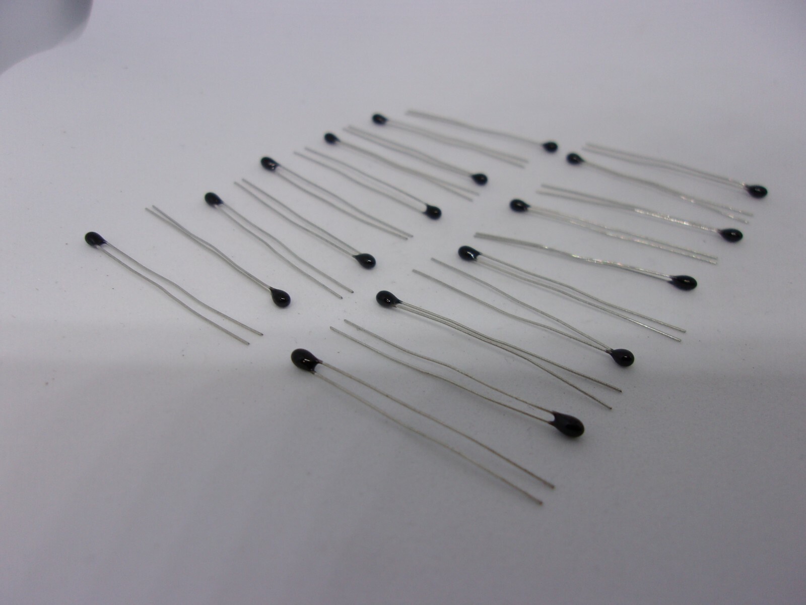 20 Pcs Pack Lot Thermal Resistor Thermistor NTC MF52 Package 3950 B DIP 5% 10K