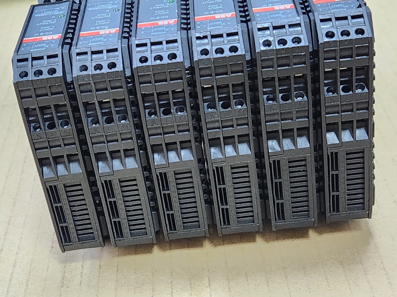 CC-E I/I ABB ANALOG SIGNAL CONVERTER 1SVR011718R2500