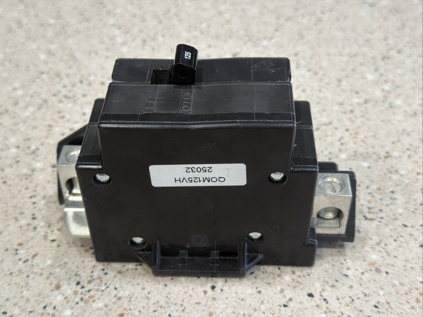 Square D QOM125VH 22kAIC 120/240V 125A 2P Circuit Breaker *NEW PULL*