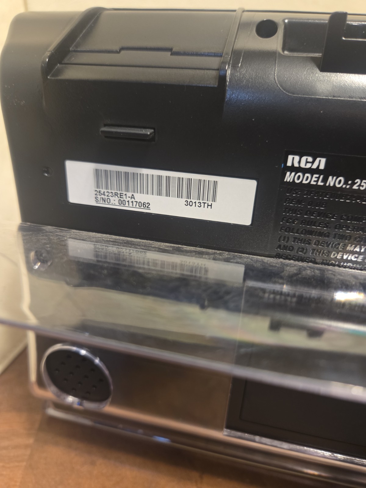 RCA VISYS 25424RE1A Corded Phone – Black/Silver