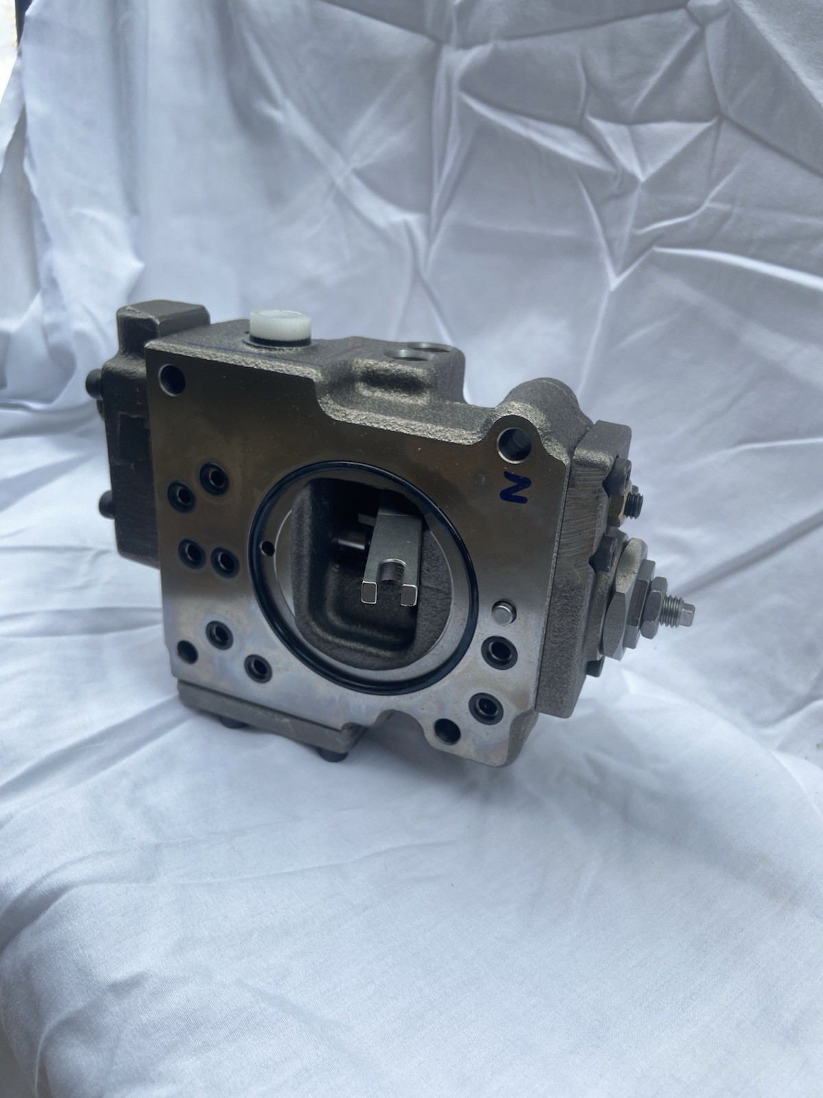 Kawasaki K3V180DTP Hydraulic Pump Regulator with Hardware New