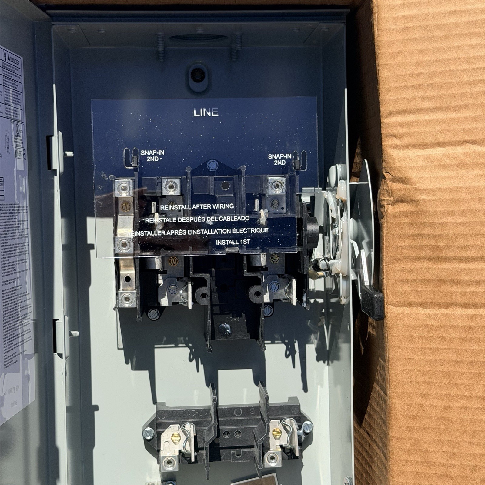 Eaton 100A DISCONNECT SWITCH OUTDOOR 3PHASE 240V FUSE TYPE NEMA 3R EATON