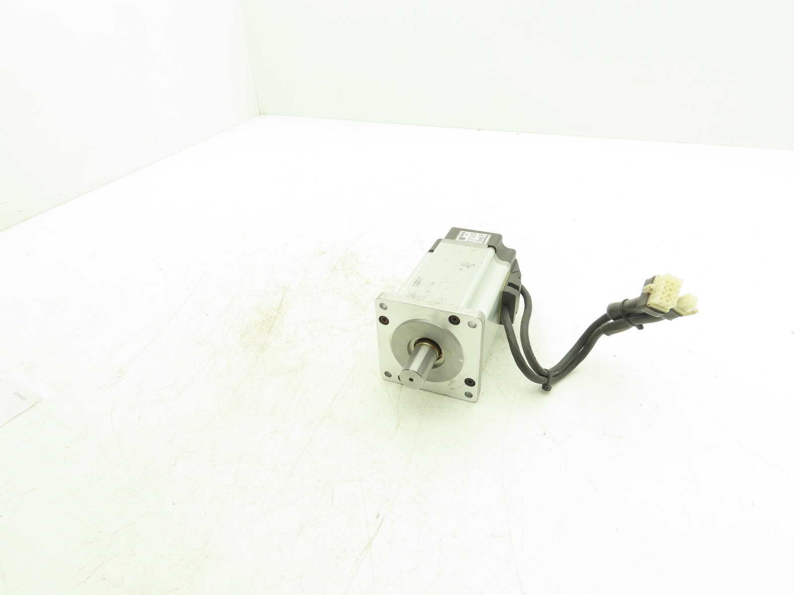 Panasonic MUMS082A1A0S Servo Motor 126V 4.3A 0.75kW 3Ph 3000RPM 200Hz 19mm Shaft