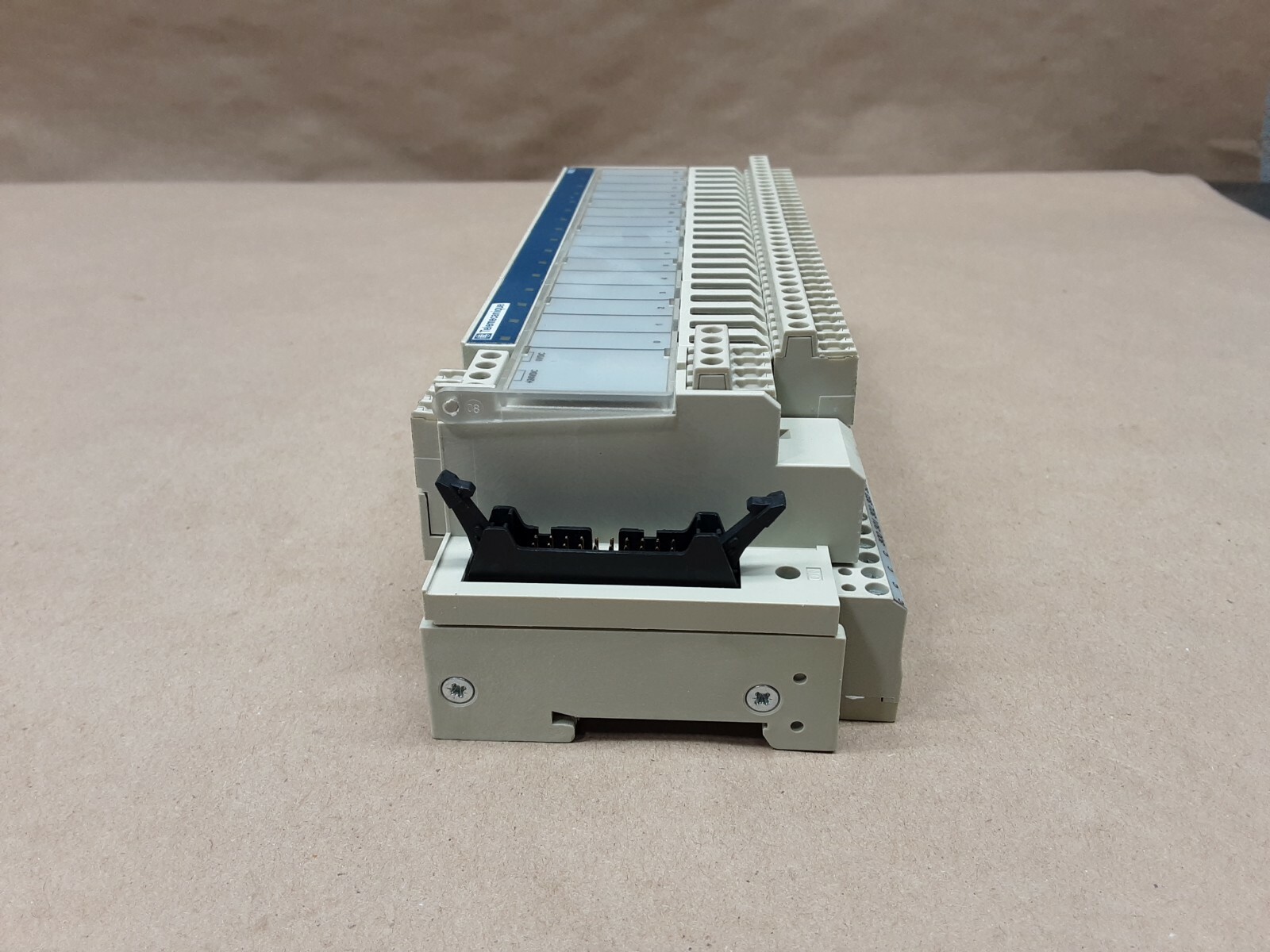 Telemecanique ABE7S16S2B0 Interface Module Connection Solid State #1016F71*KR