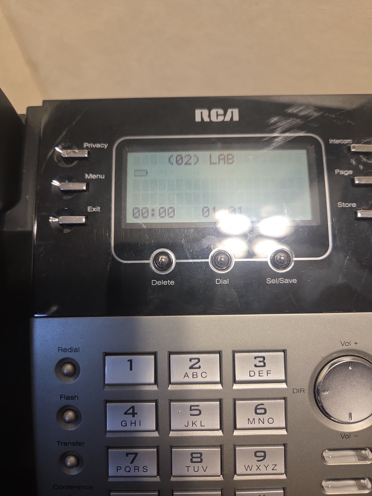 RCA VISYS 25424RE1A Corded Phone – Black/Silver