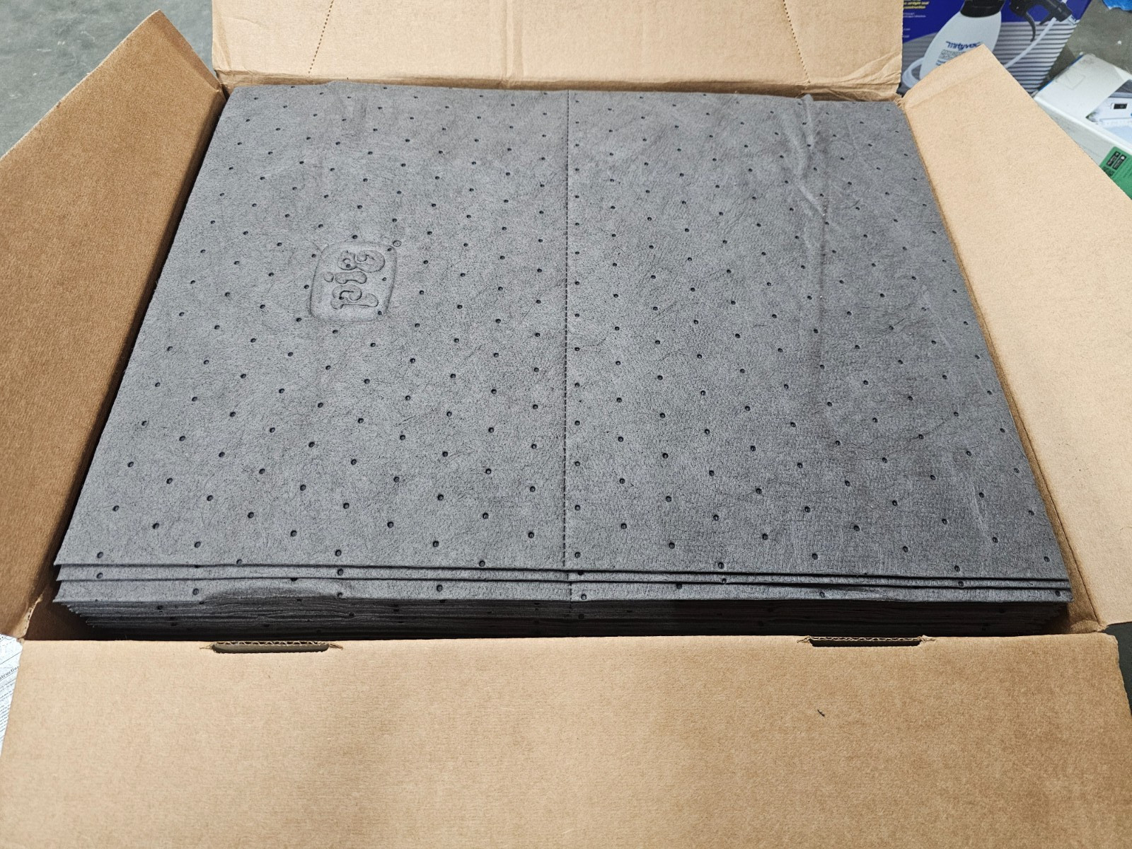 (QTY 100) New Pig 25100 15″ x 20″ Universal Lightweight Absorbent Mat Pad, Gray