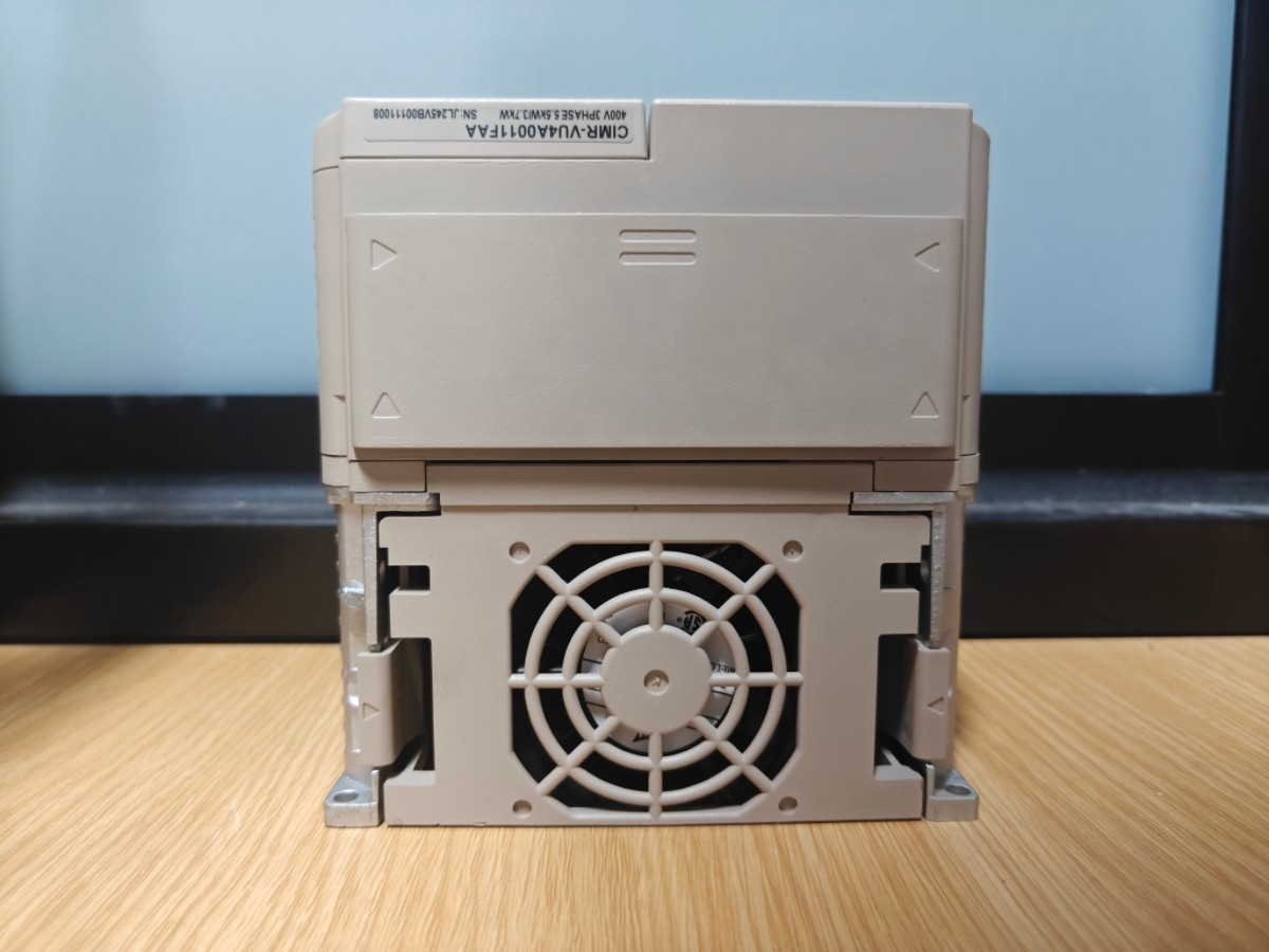 Yaskawa CIMR-VU4A0011FAA Vfd Variable Frequency Drive.