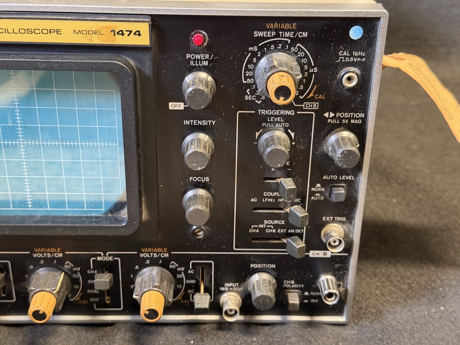 Vintage B&K Precision 1474 30mhz Oscilloscope Turns On
