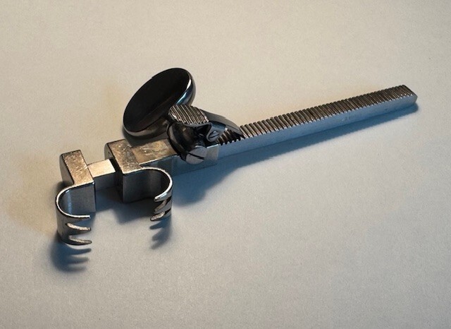 V. Mueller 1350-A, Bailey-Gibbon Rib Contractor/Approximator Adult, 6.5 inch