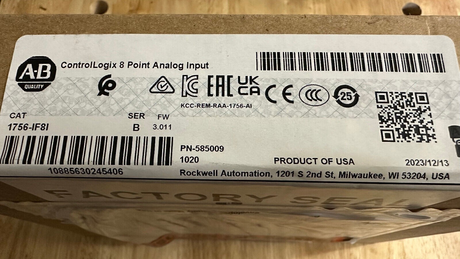 New AB 1756-IF8I /B ControlLogix 8 Point Analog Input Module 12/2023