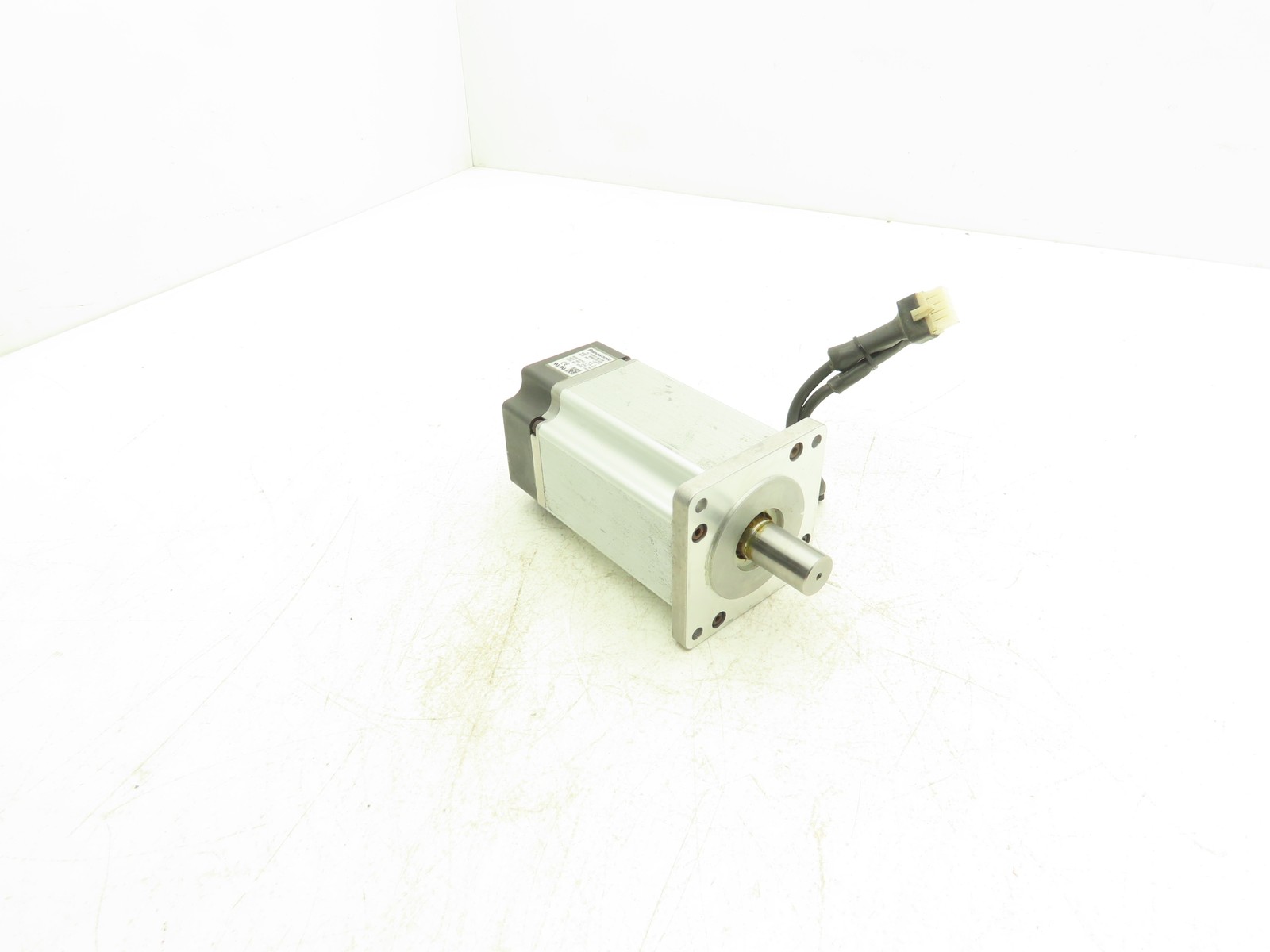 Panasonic MUMS082A1A0S Servo Motor 126V 4.3A 0.75kW 3Ph 3000RPM 200Hz 19mm Shaft