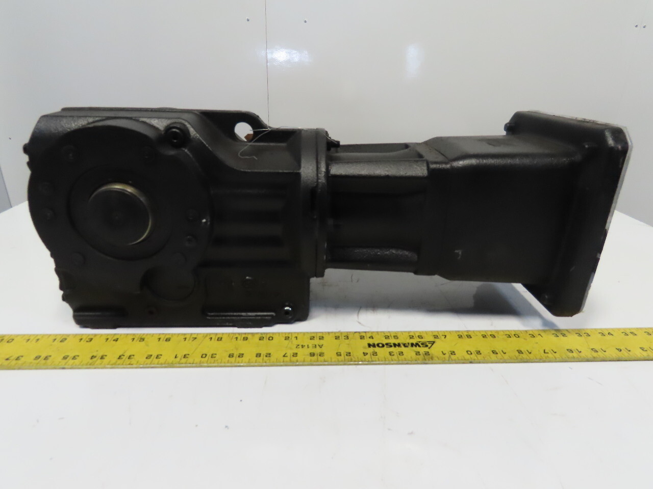 Sew Eurodrive 8.71:1 Ratio 3000RPM MAX 344RPM Thru Shaft Output Gearbox