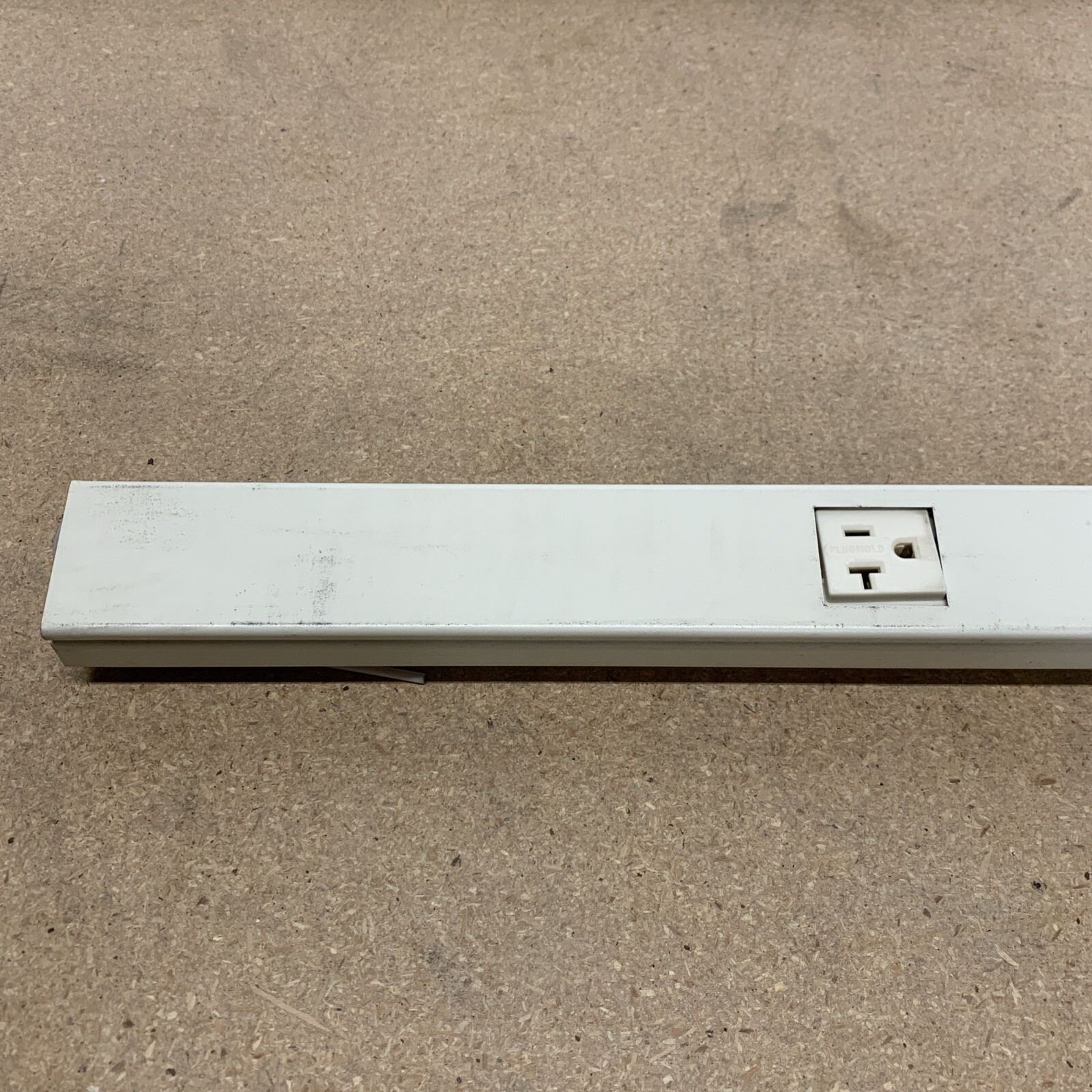 Lot of (3) Wiremold V24GB512 Steel 1-Circuit Multioutlet Power Outlet Strip 5ft