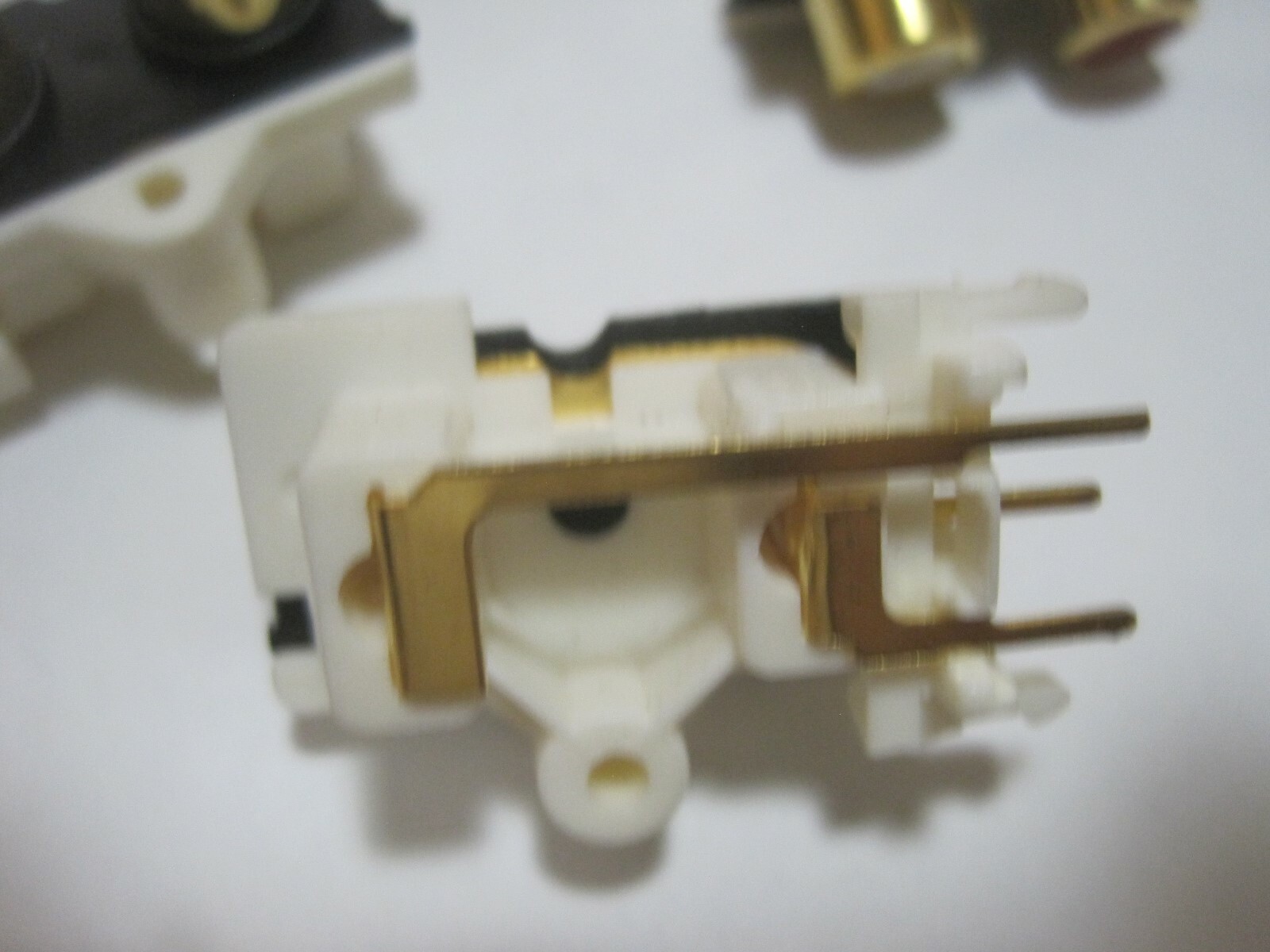 25 Qty PCB Mounting Socket Gold Plated RCA Female Jack Temple Star RL-1416-2G