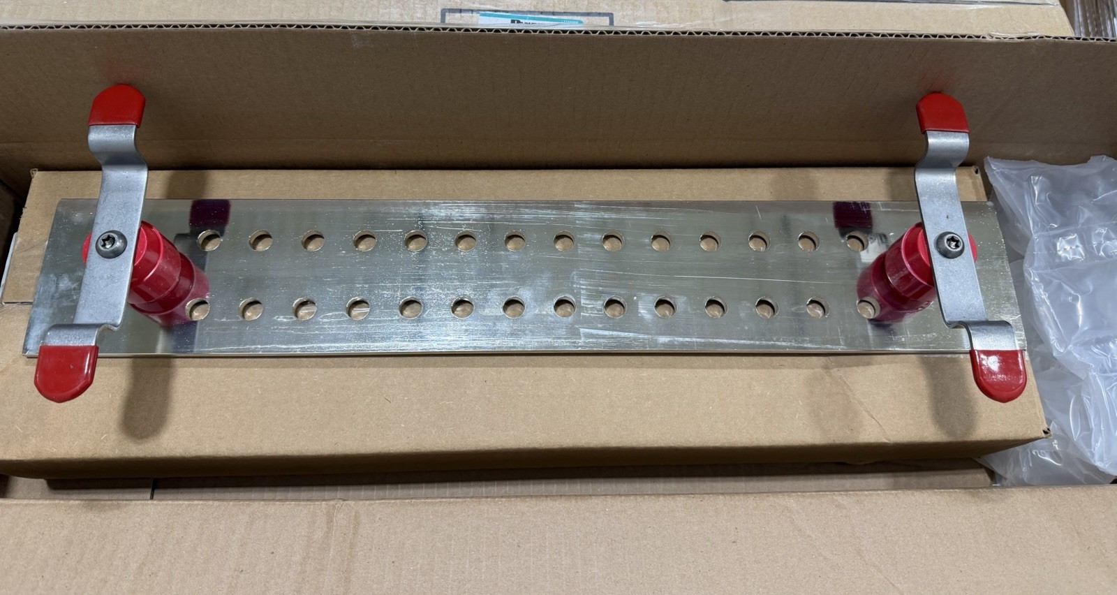 Panduit GB4N0016TPI-1, Tin Plated Ground Bar,24IN LG, 16 POS.