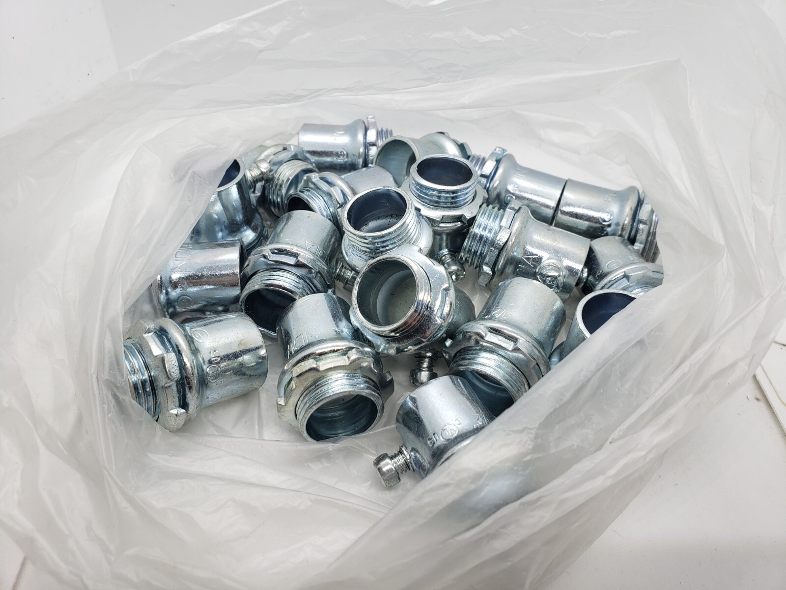 EGS ETP 4050S 1/2″ SET-SCREW TYPE EMT CONNECTOR (LOT OF 19) NIB