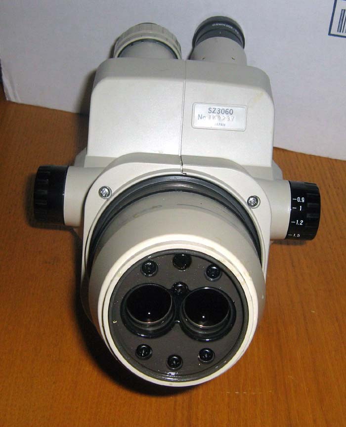 OLYPUS SZ3060 Microscope SZ30 Stereo Zoom Binocular /Base light source & Eyepiec