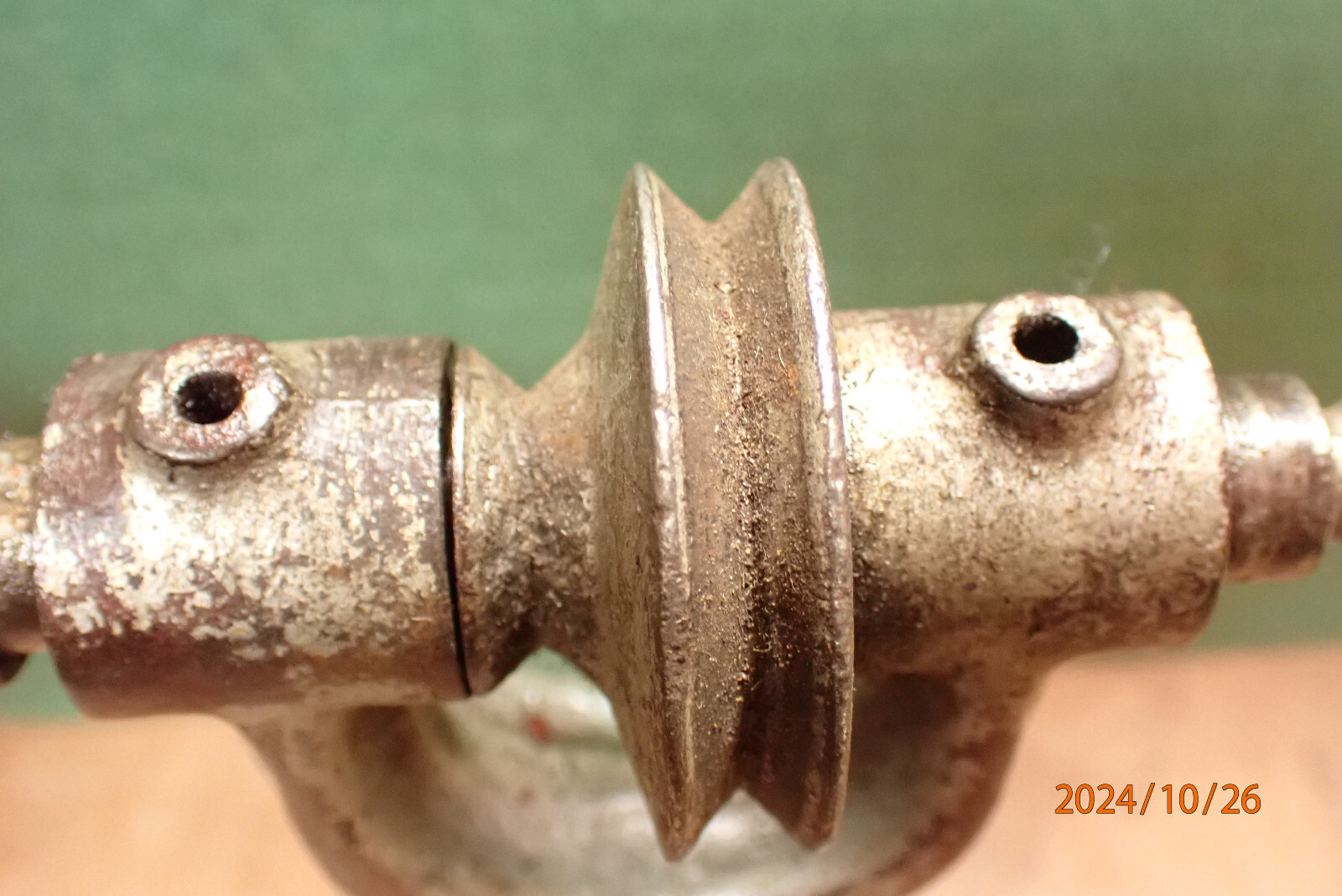 VINTAGE SMALL BELT DRIVE DRIVEN POLISHING GRINDING ARBOR