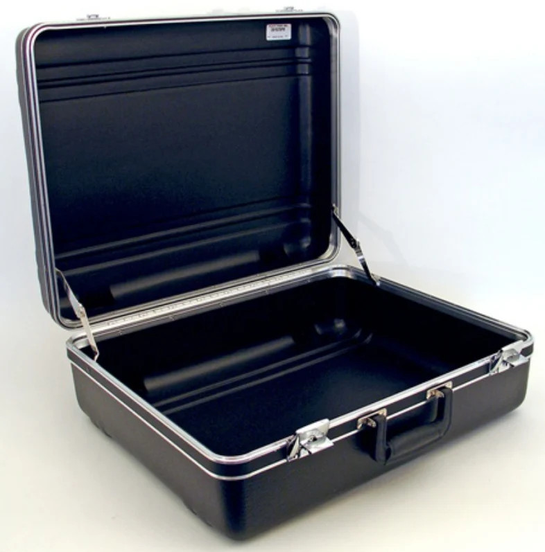 201675PR – PLATT LUGGAGE – HEAVY-DUTY POLYETHYLENE CASE WITH PARALLEL RIB PATTER