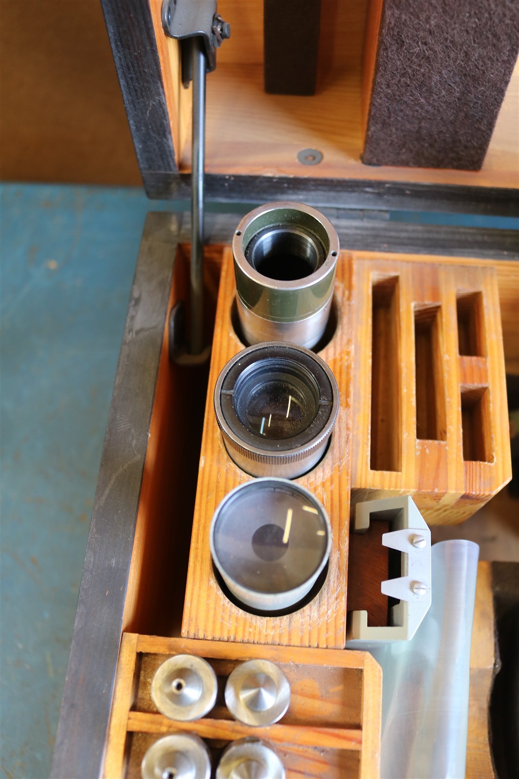 Carl Zeiss Jena comparator Or Microscope Acessory Kit ? – – – E2999