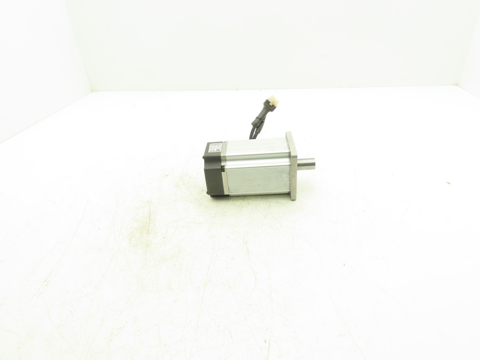Panasonic MUMS082A1A0S Servo Motor 126V 4.3A 0.75kW 3Ph 3000RPM 200Hz 19mm Shaft