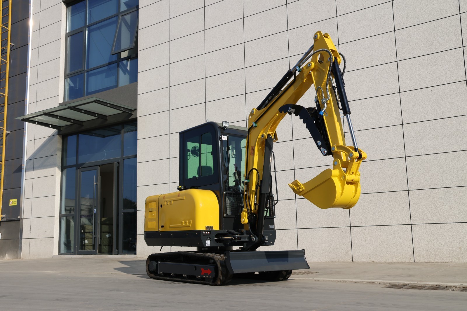 3.5-ton Kubota V1505 diesel mini excavator 25hp cab air conditioning thumb clamp