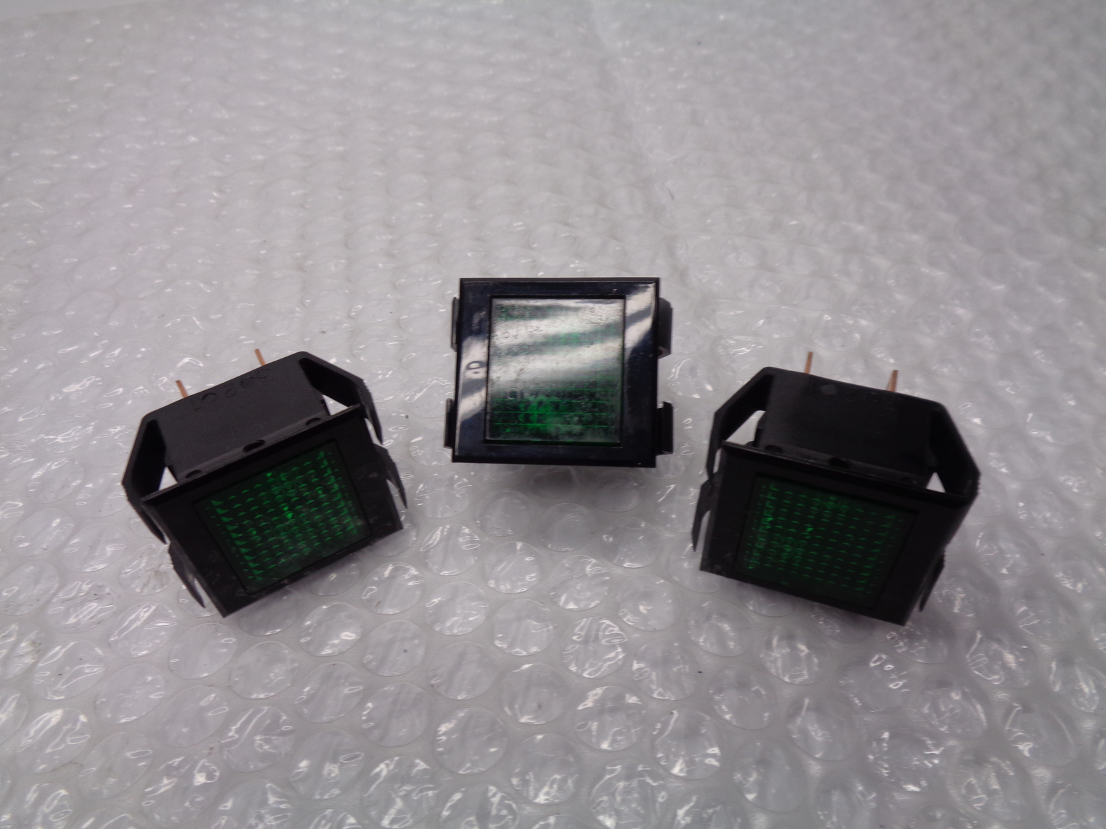 SOLICO 125V1/3W INDICATOR LIGHT GREEN LOT OF 3 NSNP