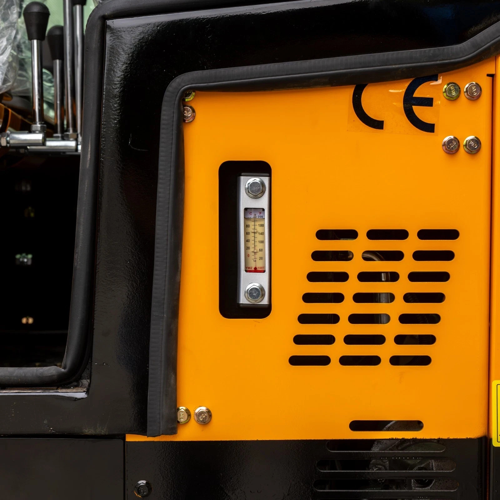 Enclosed cab 1.2Ton Mini Excavator With 9 Attachments Kit 13.5hp Mini Digger