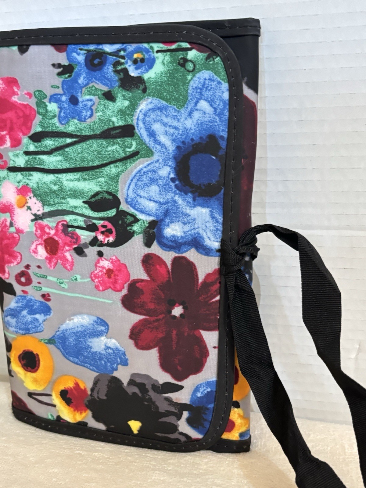 Thirty-One BOLD BLOOM Fold and Go Trifold Organizer With Pockets and Notepad