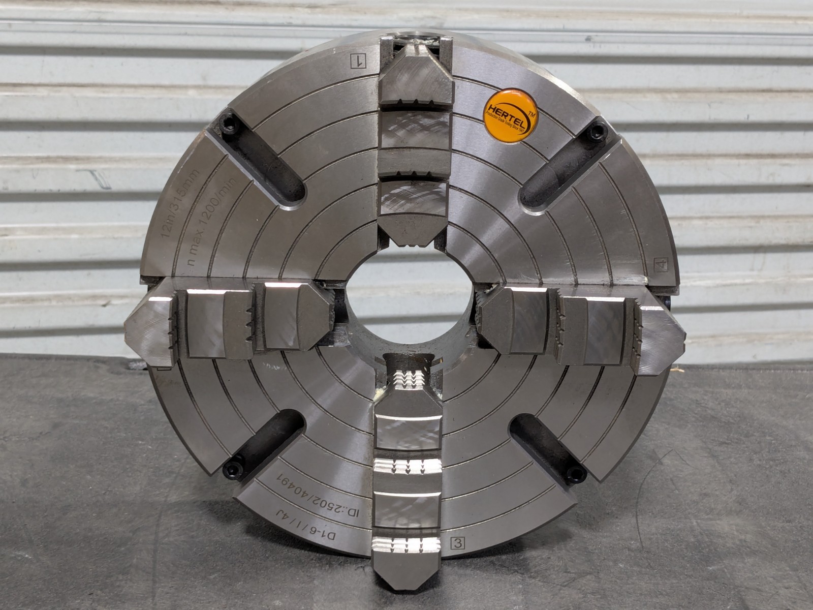 Hertel Manual Independent 4-Jaw Lathe Chuck 12″ Diameter D1-6 Mount 1-322-1206