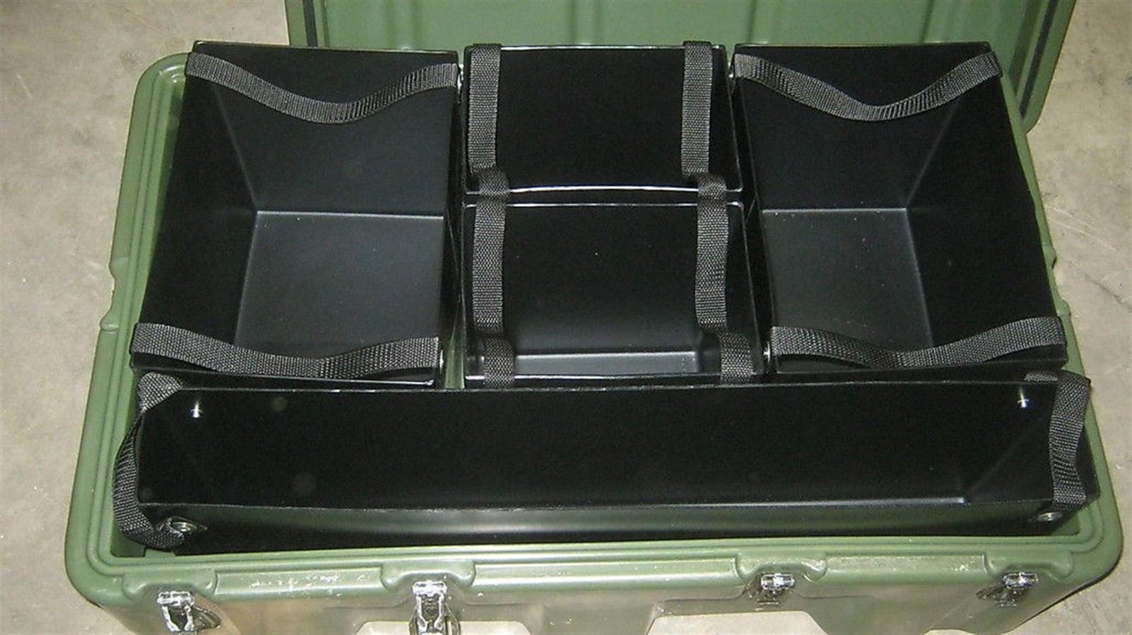 Hardigg Pelican Single Lid Hard Case 33x21x13 Medical Chest 5 Inner Totes