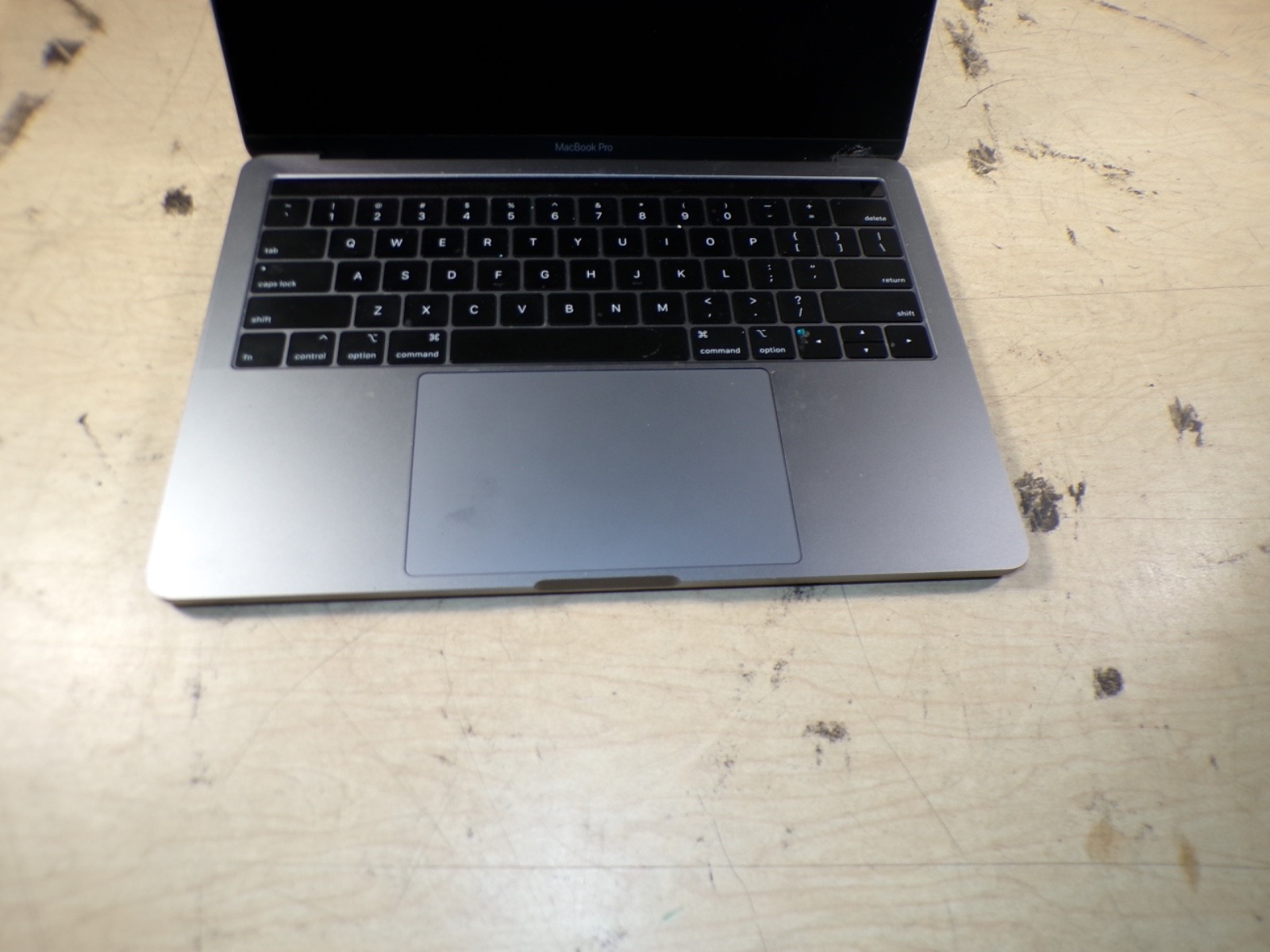 MACBOOK PRO CORE I5 2.3 13” TOUCH/2018 2.3 GHZ CORE I5 8GB RAM **BAD SCREEN L0CK