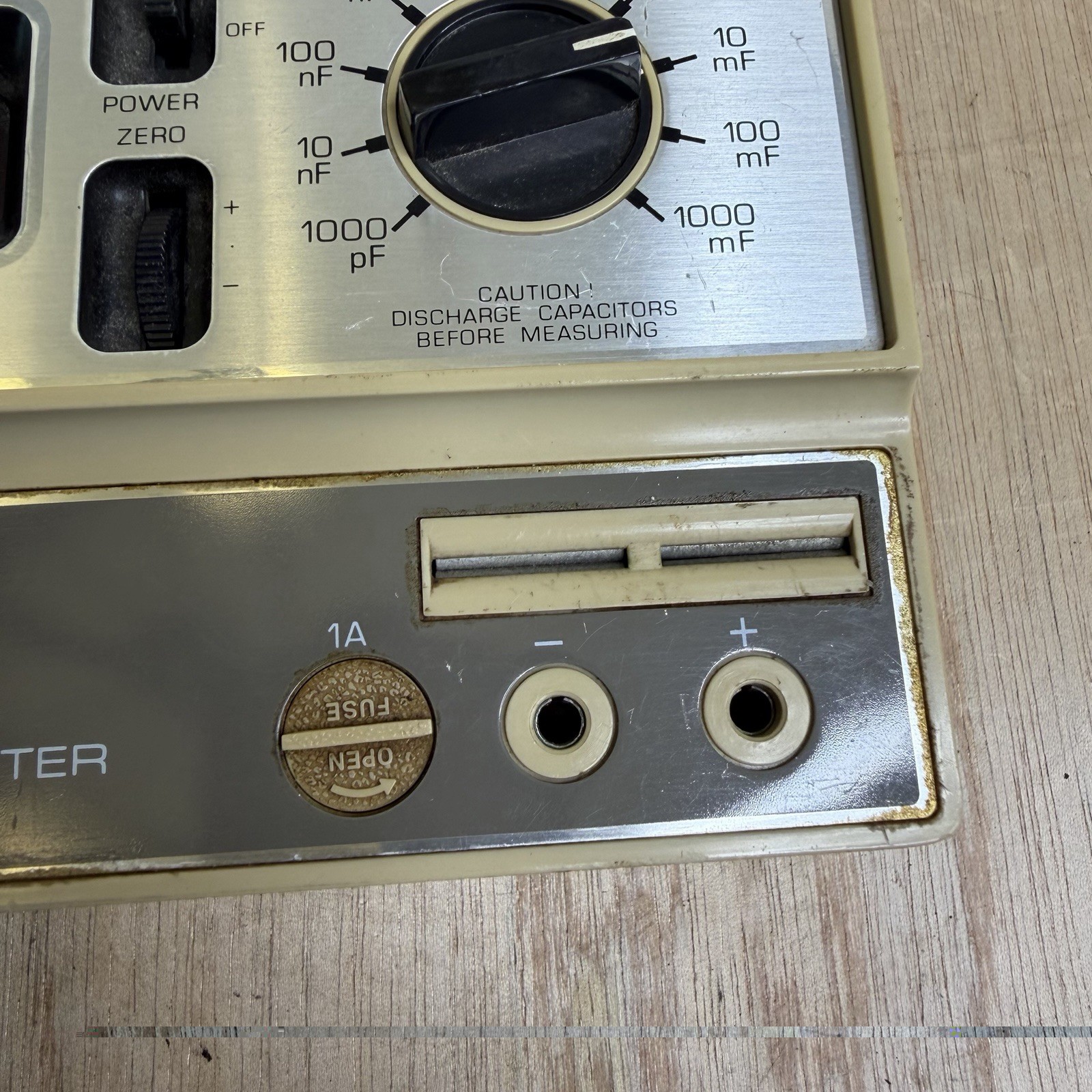B&K PRECISION DYNASCAN CORPORATION MODEL 820 CAPACITANCE METER – UNTESTED