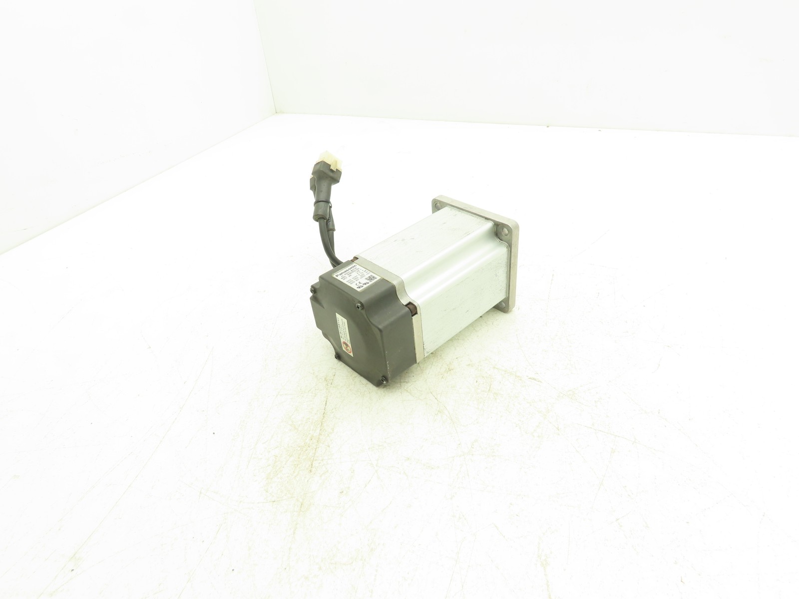 Panasonic MUMS082A1A0S Servo Motor 126V 4.3A 0.75kW 3Ph 3000RPM 200Hz 19mm Shaft