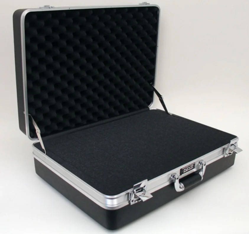 2207 – PLATT LUGGAGE – MEDIUM-DUTY ABS CASE – Interior Dimensions (L x W x D): 2