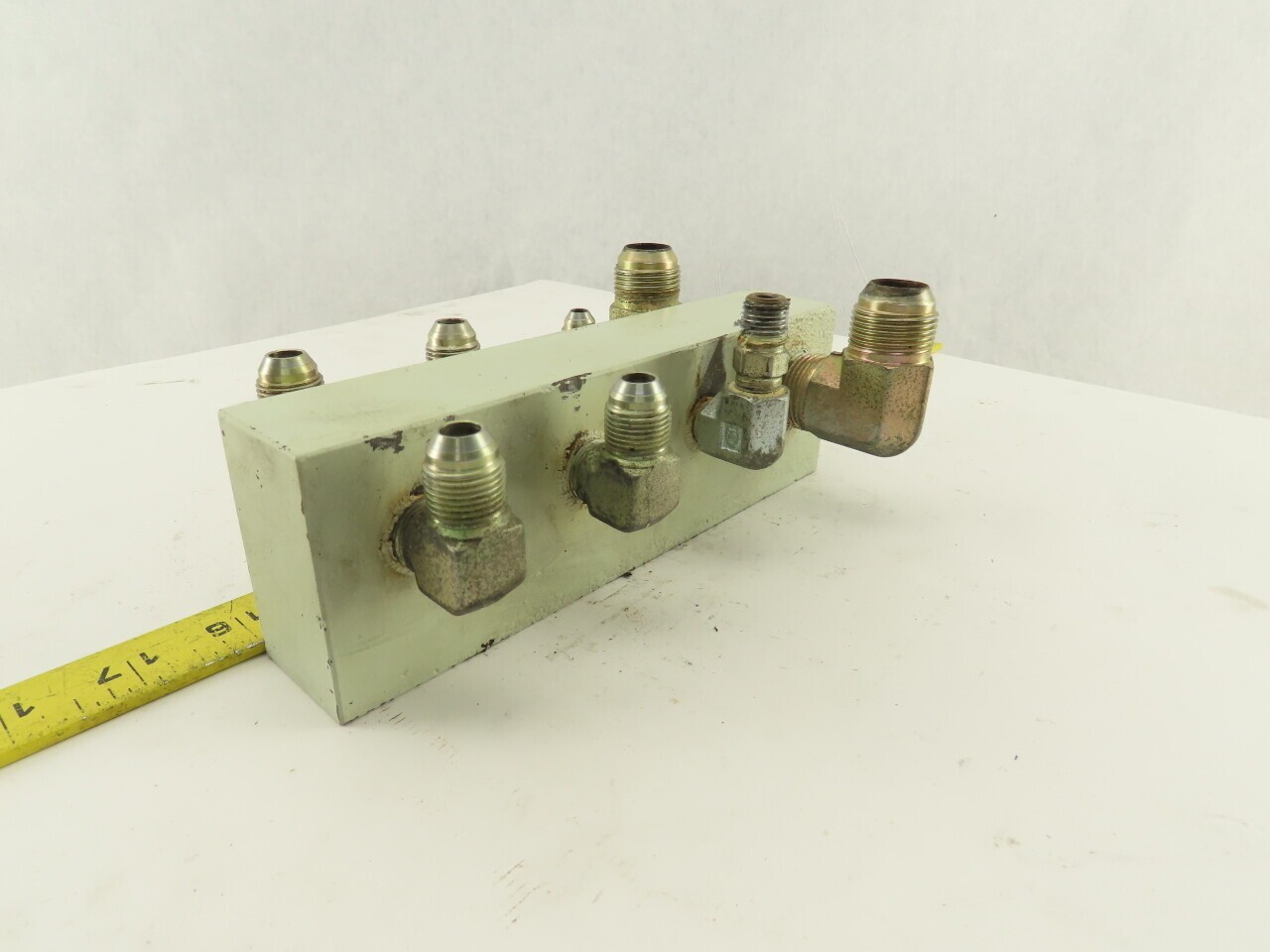 8 Port Parallel Steel Block Hydraulic Manifold