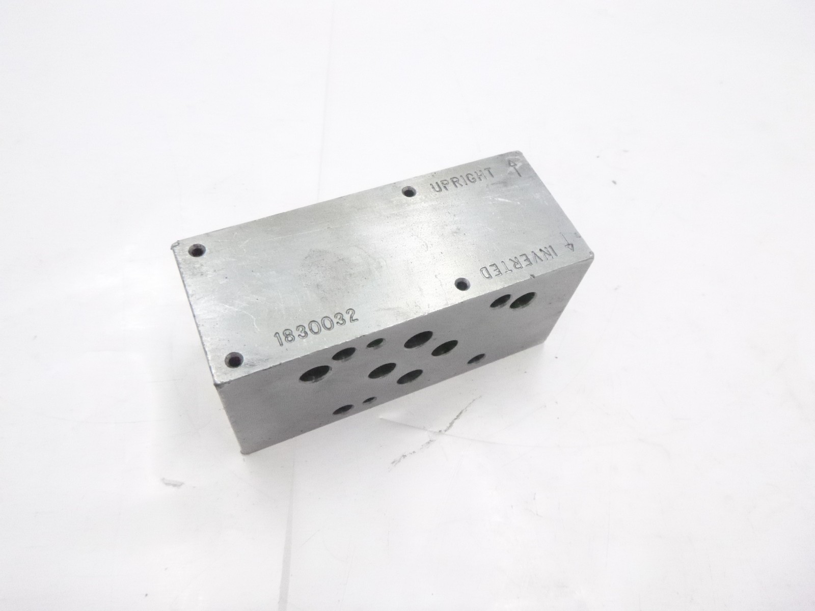 Parker Hannifin 1830032 Hydraulic Steel Valve Manifold 3-3/4″ x 1-3/4″