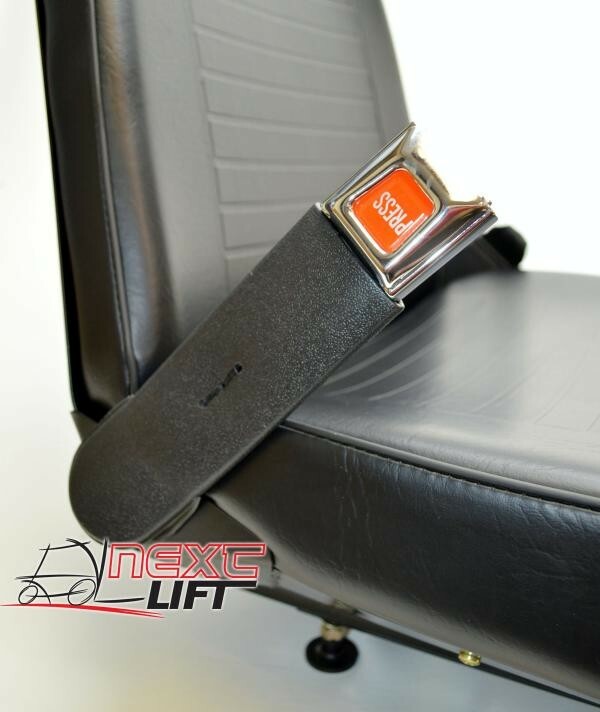 NEW UNIVERSAL VINYL FORKLIFT SEAT WITH BELT FITS CLARK CAT HYSTER YALE TOYOTA