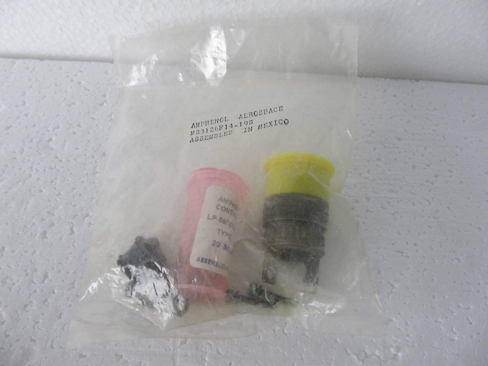 MS3126F14-19S Amphenol Mil Spec Connector New, Still Sealed w/ Pins