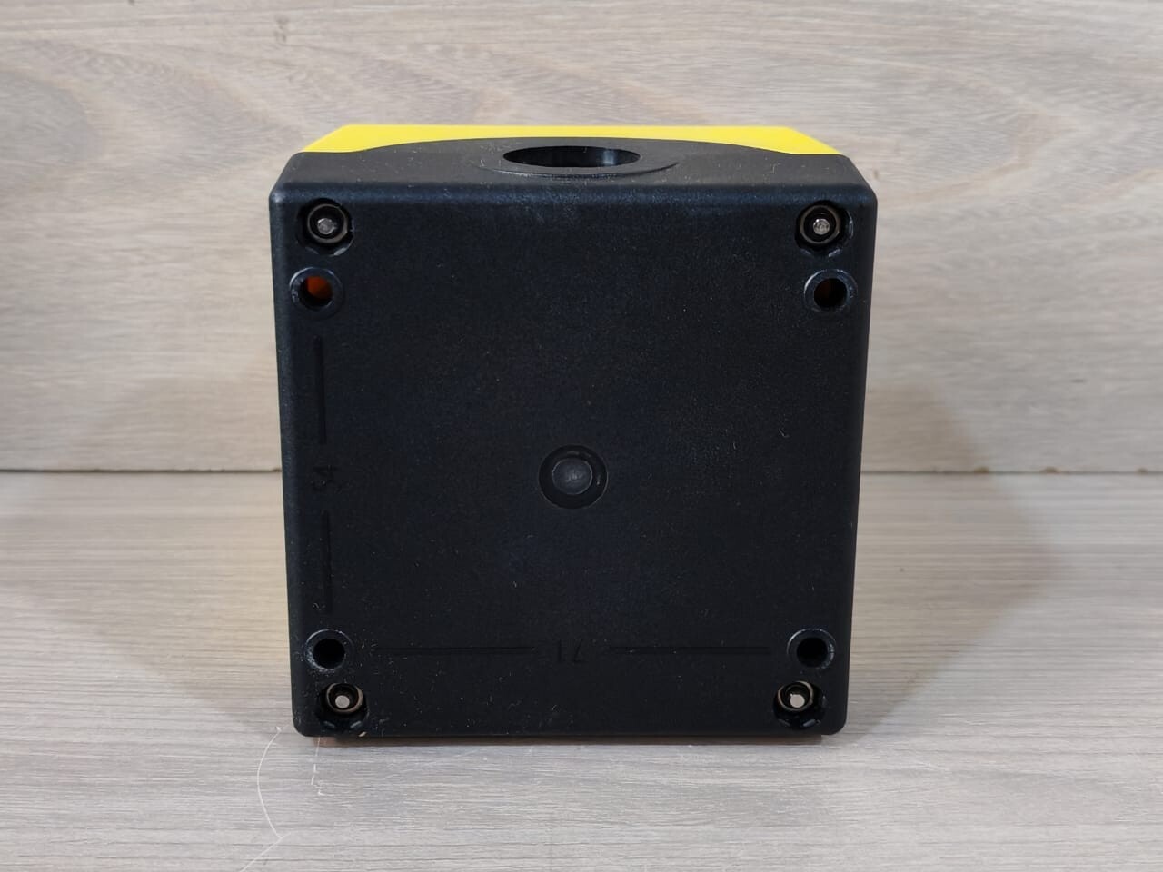 LOT 2 PCS. SIEMENS 3SU1801-0NA00-2AC2 Emergency Stop Button – Yellow