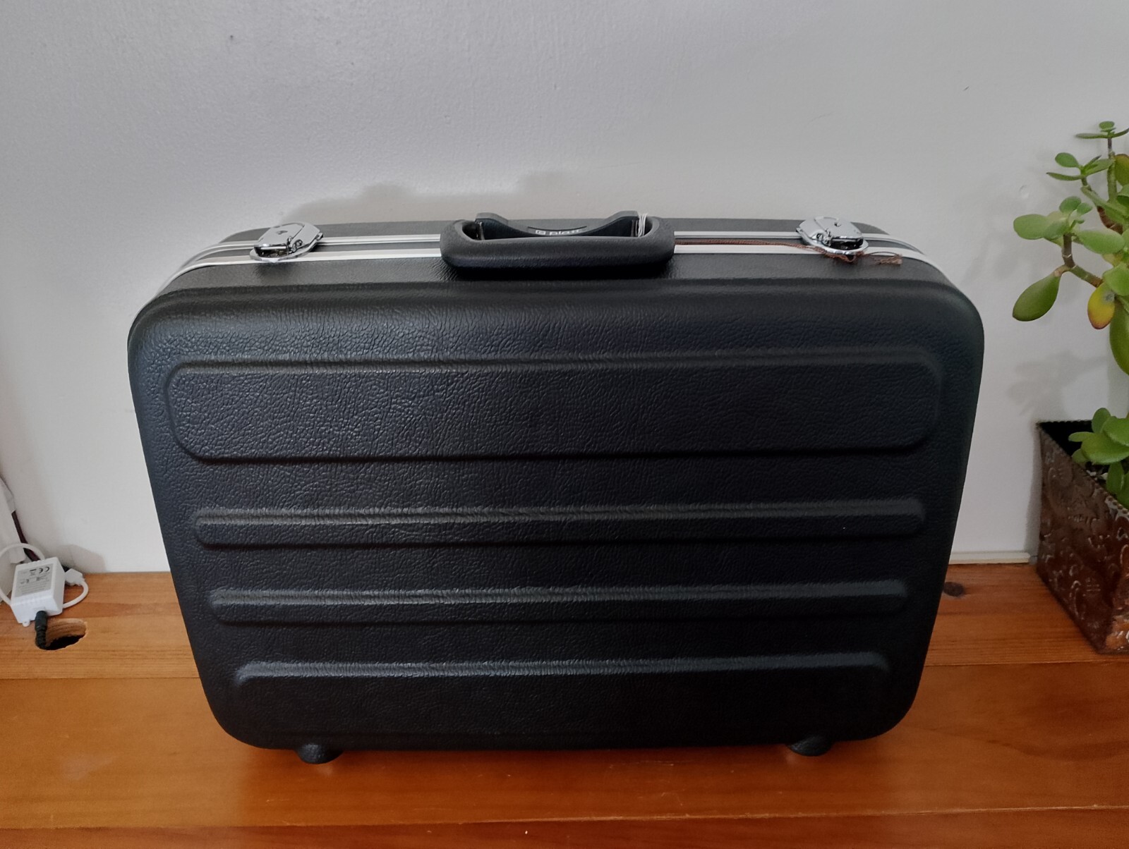 PLATT LUGGAGE – LIGHT-DUTY ABS CASE Interior Dimensions 18″ x 13″ x 5″