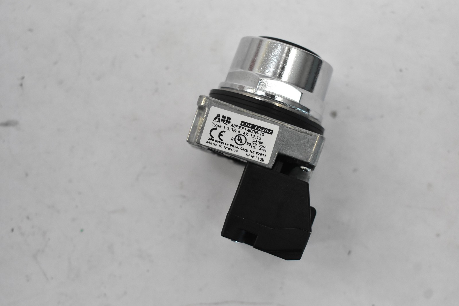 ABB A3PBF1-600B-10 Push Button Operator Black Oil Tight NEMA 4X Made In Mexico